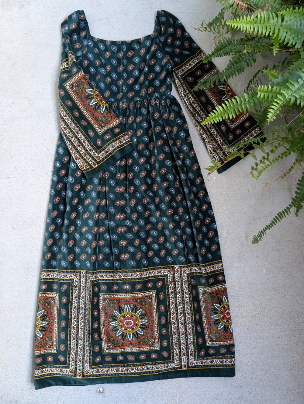 Bohemian Hippie Vintage 70s Calderon Velour Velvet Green Printed Maxi Dress - Picture 8 of 8